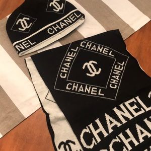 White and black ch@nel hat and scarf set